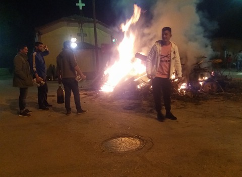 Tο έθιμο των Αγραπνιών αναβίωσε στη ΒΟΝΙΤΣΑ (ΦΩΤΟ-ΒΙΝΤΕΟ) - Φωτογραφία 3