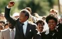 Νότια Αφρική: «Έφυγε» στα 81 της η «Mama» Γουίνι Μαντέλα - Φωτογραφία 1