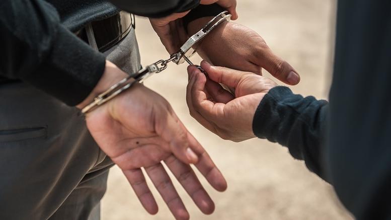 Σύλληψη διακινητή αλλοδαπών στην Ηγουμενίτσα – Προσάραξη Ι/Φ σκάφους στη Θήρα – Διακομιδές ασθενών - Φωτογραφία 1