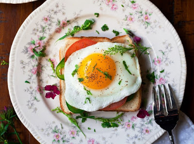 Ολόκληρο το αυγό ή μόνο το ασπράδι; Τι είναι πιο υγιεινό σύμφωνα με τους διατροφολόγους; - Φωτογραφία 1