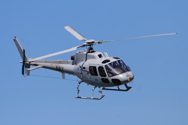 Θρίλερ στα Μέγαρα: Ύποπτη πτήση πάνω από βάση της ΠΑ καθήλωσε ελικόπτερο - Φωτογραφία 1
