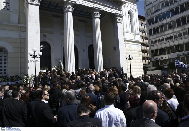 Πλήθος κόσμου στη κηδεία του Στέλιου Σκλαβενίτη - Εργαζόμενοι των σούπερ μάρκετ, φίλοι, επιχειρηματίες και πολιτικοί στο τελευταίο αντίο! (ΦΩΤΟ) - Φωτογραφία 1