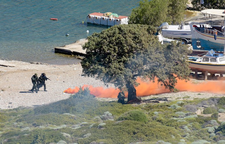 EKTAKTO – 7.000 στρατιώτες μεταφέρονται σε Αιγαίο-Εβρο – Επιχείρηση απελευθέρωσης των 2 Ελλήνων αιχμαλώτων προανήγγειλε ο Π.Καμμένος - Φωτογραφία 9