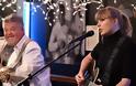 Γιατί η Taylor Swift ξαφνικά τραγούδησε μέσα σε μια μικρή καφετέρια;