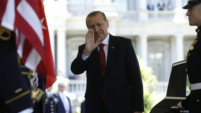 Ταγίπ Ερντογάν: Το σατανικό σχέδιο ενός κουλουρά που με ένα ποίημα έγινε Πρόεδρος της Τουρκίας - Φωτογραφία 5