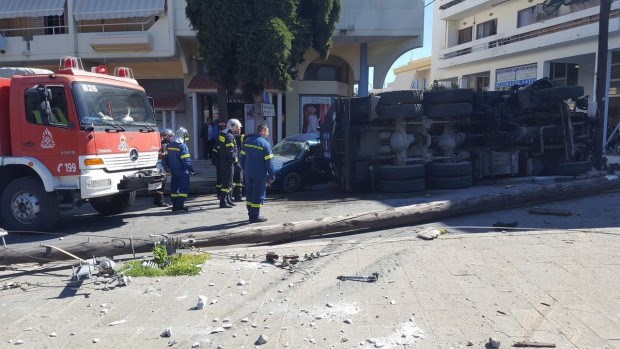 Σοβαρό τροχαίο με βυτιοφόρο του Πολεμικού Ναυτικού- ΦΩΤΟ - Φωτογραφία 12