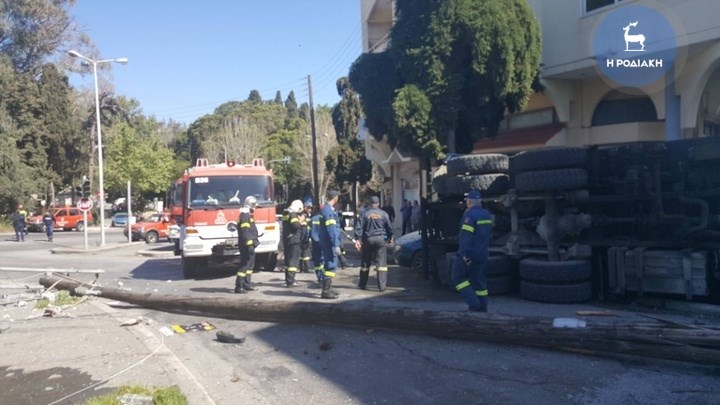 Σοβαρό τροχαίο με βυτιοφόρο του Πολεμικού Ναυτικού- ΦΩΤΟ - Φωτογραφία 4