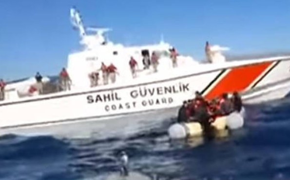 Νέο βίντεο – ντοκουμέντο: Η στιγμή που τουρκική ακταιωρός εμποδίζει διάσωση μεταναστών στη Χίο - Φωτογραφία 1