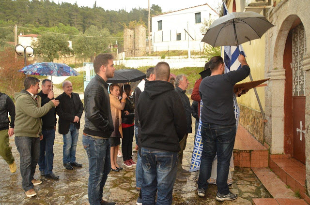 Με βροχή βγήκε ο Επιτάφιος στο ΑΓΡΑΜΠΕΛΟ (ΦΩΤΟ) - Φωτογραφία 38