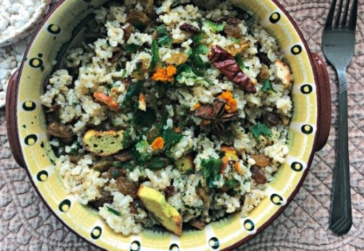 Σαλάτα με ρύζι, κινόα και σταφίδες: Πεντανόστιμη και νηστίσιμη! - Φωτογραφία 1