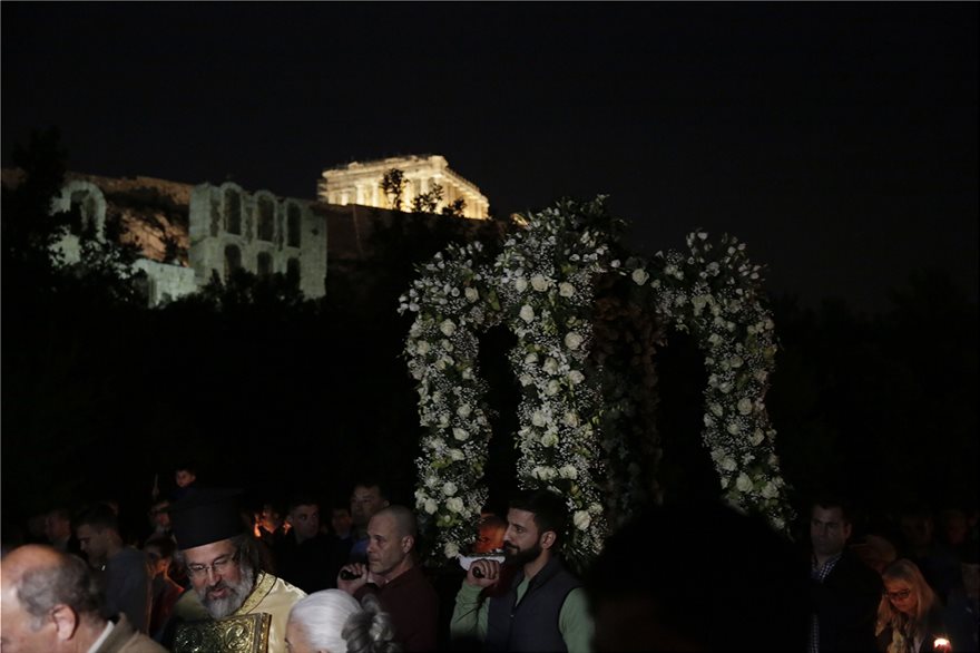 Η περιφορά του Επιταφίου κάτω από την Ακρόπολη - Φωτογραφία 3