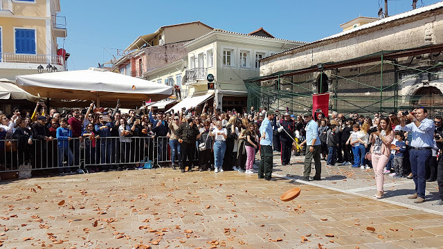 Αναβίωσε σήμερα στη Λευκάδα το πασχαλινό έθιμο «το κομμάτι» (φωτο-βιντεο: Vicky Pantazis) - Φωτογραφία 6