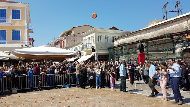 Αναβίωσε σήμερα στη Λευκάδα το πασχαλινό έθιμο «το κομμάτι» (φωτο-βιντεο: Vicky Pantazis) - Φωτογραφία 9