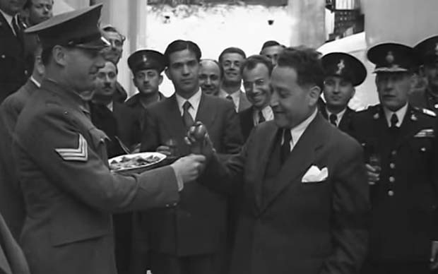 Πάσχα στην Ελλάδα 1947 - Σπάνιο βίντεο με τον Υπ.Δημόσιας Τάξης, Ναπολέοντα Ζέρβα - Φωτογραφία 1