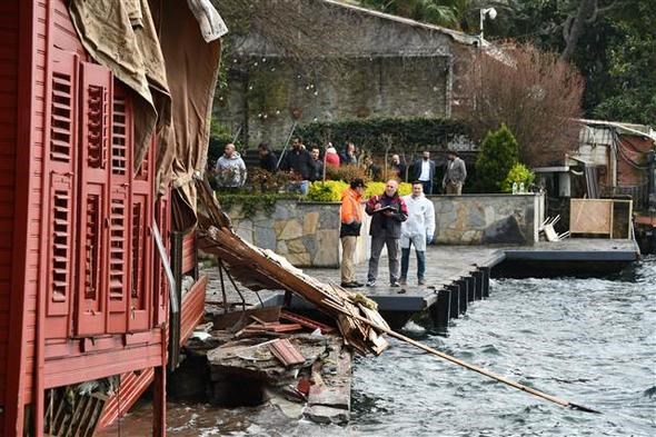 Η σοκαριστική στιγμή που το τάνκερ προσκρούσει πάνω στο οίκημα στον Βόσπορο [video - photos] - Φωτογραφία 9