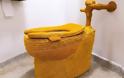Άγνωστος «έντυσε» με χρυσή κλωστή τουαλέτα στο μουσείο Γκούγκενχαϊμ [photos]