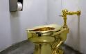 Άγνωστος «έντυσε» με χρυσή κλωστή τουαλέτα στο μουσείο Γκούγκενχαϊμ [photos] - Φωτογραφία 2