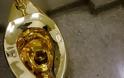Άγνωστος «έντυσε» με χρυσή κλωστή τουαλέτα στο μουσείο Γκούγκενχαϊμ [photos] - Φωτογραφία 4