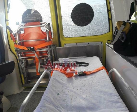 Εξαγριωμένοι Ρομά έσπασαν το ασθενοφόρο του νοσοκομείου Μεσολογγίου! (ΔΕΙΤΕ ΦΩΤΟ) - Φωτογραφία 3