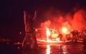Εντυπωσιακό έθιμο: Εκτέλεσαν με καραμπίνες τον προδότη Ιούδα και τον έκαψαν στη θάλασσα (ΦΩΤΟ & ΒΙΝΤΕΟ) - Φωτογραφία 8