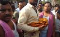 Ινδία: Μακάκος άρπαξε και πέταξε σε πηγάδι βρέφος 16 ημερών! - Φωτογραφία 2