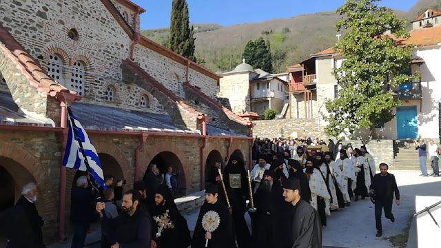 10504 – Φωτογραφίες  από τη σημερινή Λιτάνευση της Εικόνας Άξιον Εστί στις Καρυές του Αγίου Όρους - Φωτογραφία 6