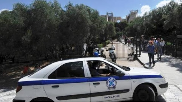 Επιτέθηκαν με μαχαίρι σε δυο τουρίστες στην Ακρόπολη - Φωτογραφία 1