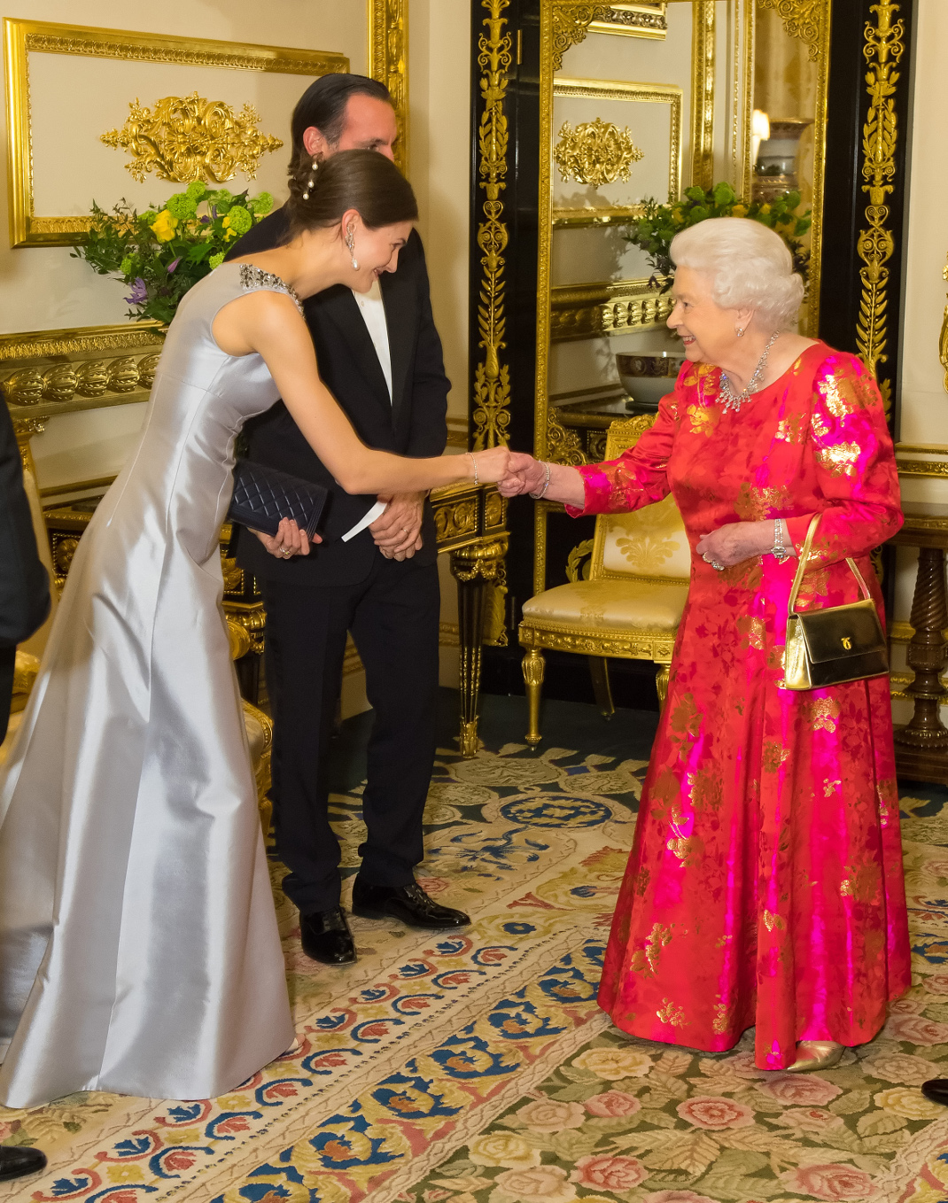 Το αντιγηραντικό μυστικό της βασίλισσας Ελισάβετ για το δέρμα που δεν κοστίζει ούτε 1 ευρώ - Φωτογραφία 2