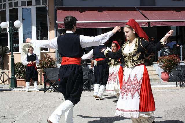 Με πολύ κόσμο η παραδοσιακή χορευτική παράσταση στην Πλατεία ΚΑΤΟΥΝΑΣ (ΦΩΤΟ: Παναγιώτης Τσούτσουρας) - Φωτογραφία 10