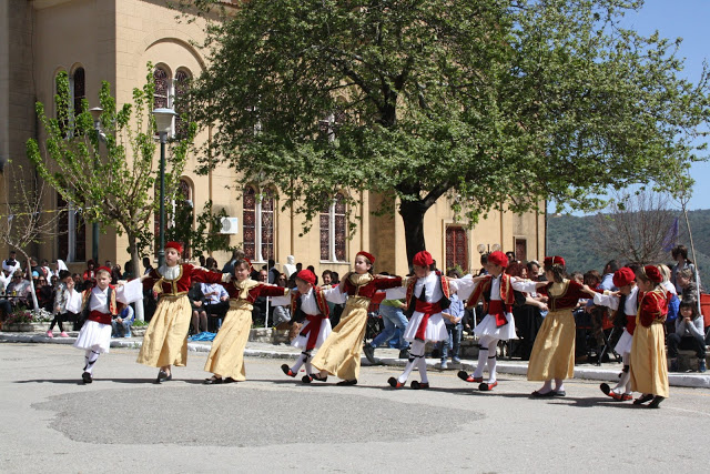 Με πολύ κόσμο η παραδοσιακή χορευτική παράσταση στην Πλατεία ΚΑΤΟΥΝΑΣ (ΦΩΤΟ: Παναγιώτης Τσούτσουρας) - Φωτογραφία 102