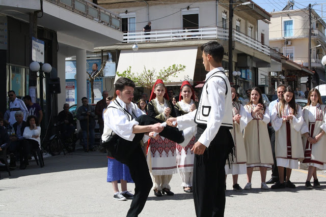 Με πολύ κόσμο η παραδοσιακή χορευτική παράσταση στην Πλατεία ΚΑΤΟΥΝΑΣ (ΦΩΤΟ: Παναγιώτης Τσούτσουρας) - Φωτογραφία 107