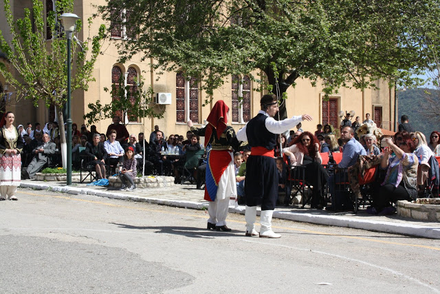 Με πολύ κόσμο η παραδοσιακή χορευτική παράσταση στην Πλατεία ΚΑΤΟΥΝΑΣ (ΦΩΤΟ: Παναγιώτης Τσούτσουρας) - Φωτογραφία 109