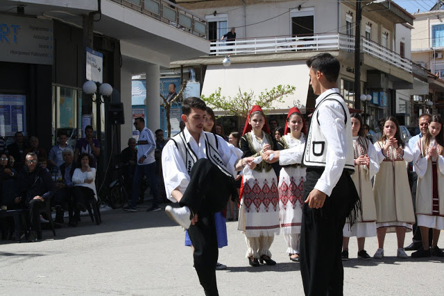 Με πολύ κόσμο η παραδοσιακή χορευτική παράσταση στην Πλατεία ΚΑΤΟΥΝΑΣ (ΦΩΤΟ: Παναγιώτης Τσούτσουρας) - Φωτογραφία 111