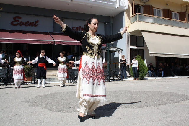 Με πολύ κόσμο η παραδοσιακή χορευτική παράσταση στην Πλατεία ΚΑΤΟΥΝΑΣ (ΦΩΤΟ: Παναγιώτης Τσούτσουρας) - Φωτογραφία 114
