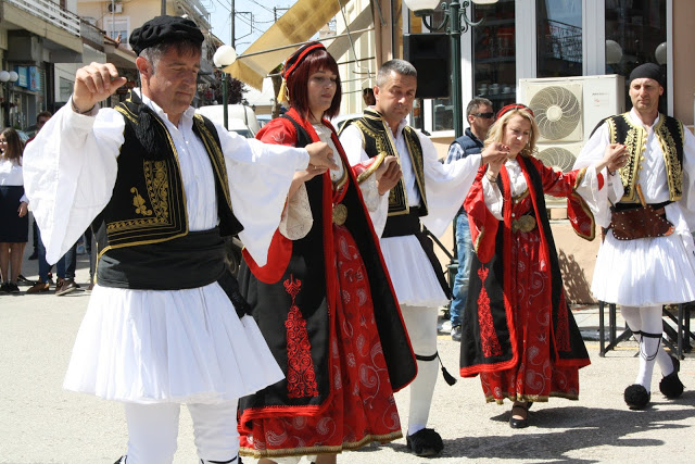 Με πολύ κόσμο η παραδοσιακή χορευτική παράσταση στην Πλατεία ΚΑΤΟΥΝΑΣ (ΦΩΤΟ: Παναγιώτης Τσούτσουρας) - Φωτογραφία 115
