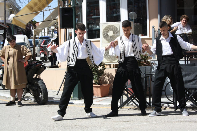 Με πολύ κόσμο η παραδοσιακή χορευτική παράσταση στην Πλατεία ΚΑΤΟΥΝΑΣ (ΦΩΤΟ: Παναγιώτης Τσούτσουρας) - Φωτογραφία 120