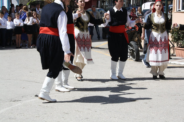 Με πολύ κόσμο η παραδοσιακή χορευτική παράσταση στην Πλατεία ΚΑΤΟΥΝΑΣ (ΦΩΤΟ: Παναγιώτης Τσούτσουρας) - Φωτογραφία 121