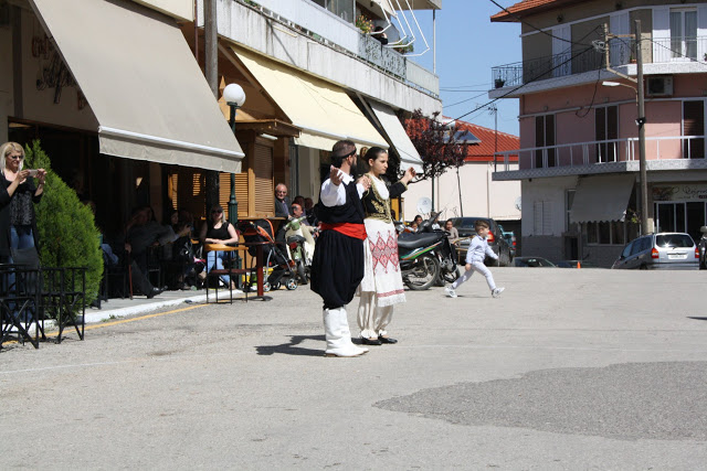 Με πολύ κόσμο η παραδοσιακή χορευτική παράσταση στην Πλατεία ΚΑΤΟΥΝΑΣ (ΦΩΤΟ: Παναγιώτης Τσούτσουρας) - Φωτογραφία 173