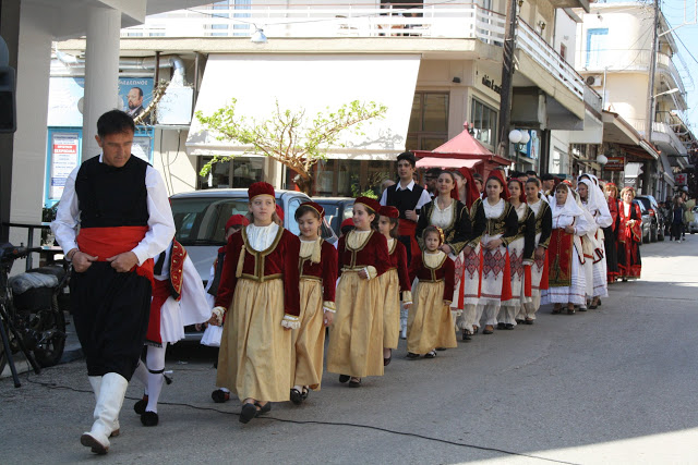 Με πολύ κόσμο η παραδοσιακή χορευτική παράσταση στην Πλατεία ΚΑΤΟΥΝΑΣ (ΦΩΤΟ: Παναγιώτης Τσούτσουρας) - Φωτογραφία 177