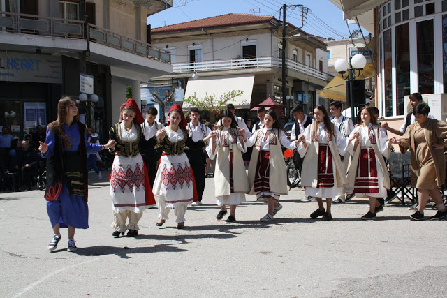 Με πολύ κόσμο η παραδοσιακή χορευτική παράσταση στην Πλατεία ΚΑΤΟΥΝΑΣ (ΦΩΤΟ: Παναγιώτης Τσούτσουρας) - Φωτογραφία 22
