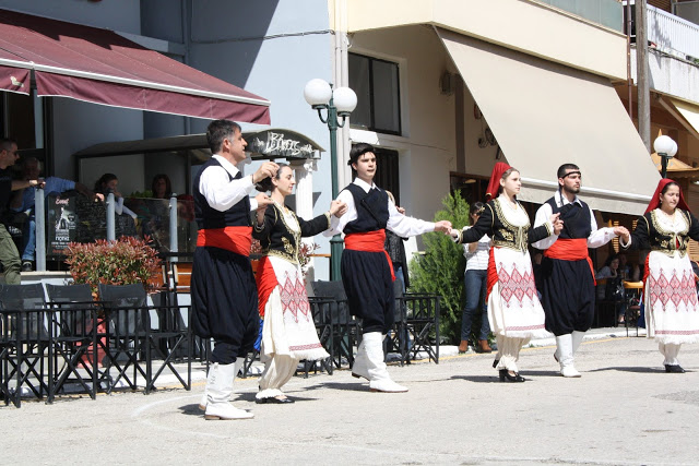 Με πολύ κόσμο η παραδοσιακή χορευτική παράσταση στην Πλατεία ΚΑΤΟΥΝΑΣ (ΦΩΤΟ: Παναγιώτης Τσούτσουρας) - Φωτογραφία 23
