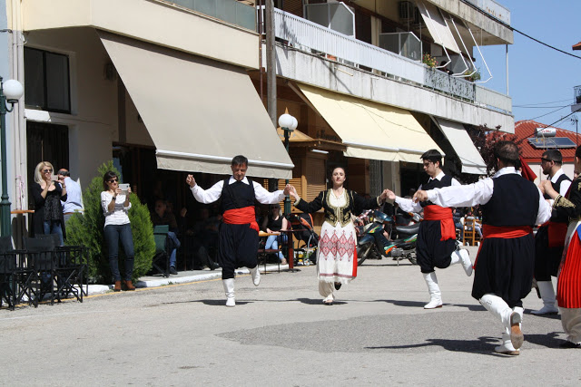 Με πολύ κόσμο η παραδοσιακή χορευτική παράσταση στην Πλατεία ΚΑΤΟΥΝΑΣ (ΦΩΤΟ: Παναγιώτης Τσούτσουρας) - Φωτογραφία 26