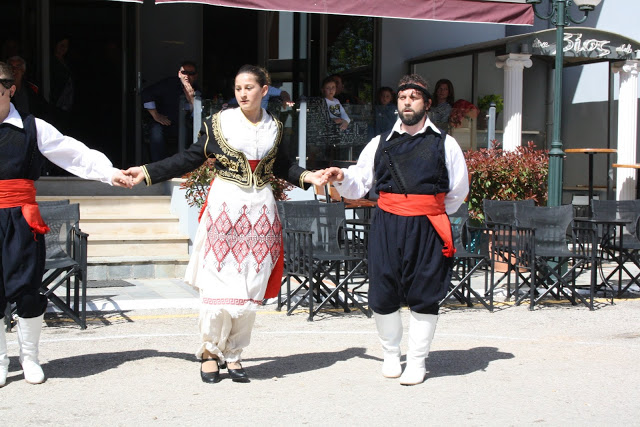 Με πολύ κόσμο η παραδοσιακή χορευτική παράσταση στην Πλατεία ΚΑΤΟΥΝΑΣ (ΦΩΤΟ: Παναγιώτης Τσούτσουρας) - Φωτογραφία 28
