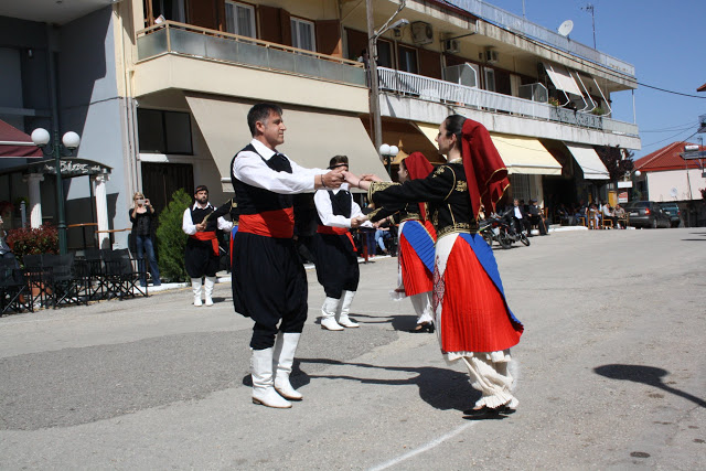 Με πολύ κόσμο η παραδοσιακή χορευτική παράσταση στην Πλατεία ΚΑΤΟΥΝΑΣ (ΦΩΤΟ: Παναγιώτης Τσούτσουρας) - Φωτογραφία 31