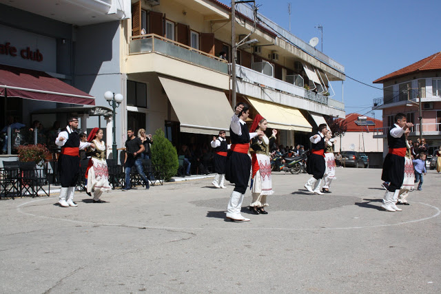 Με πολύ κόσμο η παραδοσιακή χορευτική παράσταση στην Πλατεία ΚΑΤΟΥΝΑΣ (ΦΩΤΟ: Παναγιώτης Τσούτσουρας) - Φωτογραφία 35