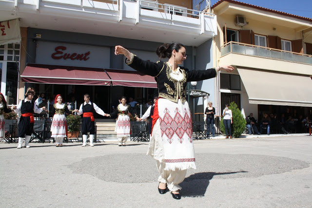 Με πολύ κόσμο η παραδοσιακή χορευτική παράσταση στην Πλατεία ΚΑΤΟΥΝΑΣ (ΦΩΤΟ: Παναγιώτης Τσούτσουρας) - Φωτογραφία 36