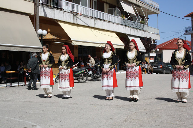 Με πολύ κόσμο η παραδοσιακή χορευτική παράσταση στην Πλατεία ΚΑΤΟΥΝΑΣ (ΦΩΤΟ: Παναγιώτης Τσούτσουρας) - Φωτογραφία 38