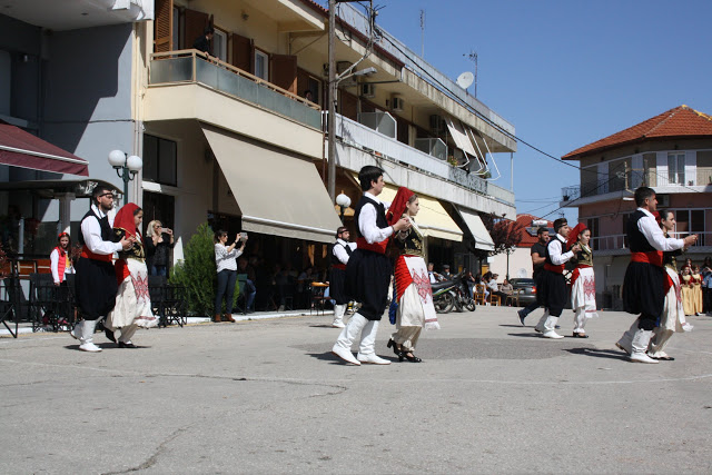 Με πολύ κόσμο η παραδοσιακή χορευτική παράσταση στην Πλατεία ΚΑΤΟΥΝΑΣ (ΦΩΤΟ: Παναγιώτης Τσούτσουρας) - Φωτογραφία 41