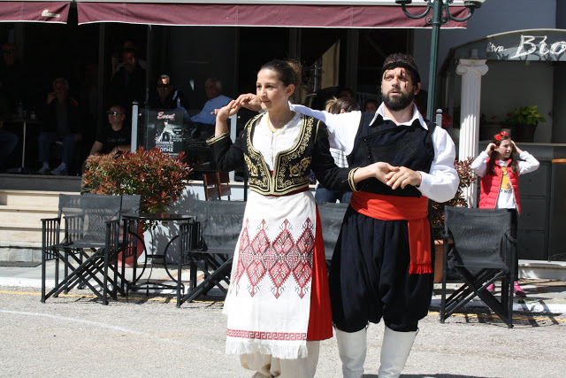 Με πολύ κόσμο η παραδοσιακή χορευτική παράσταση στην Πλατεία ΚΑΤΟΥΝΑΣ (ΦΩΤΟ: Παναγιώτης Τσούτσουρας) - Φωτογραφία 42