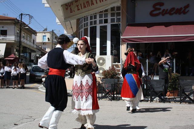 Με πολύ κόσμο η παραδοσιακή χορευτική παράσταση στην Πλατεία ΚΑΤΟΥΝΑΣ (ΦΩΤΟ: Παναγιώτης Τσούτσουρας) - Φωτογραφία 43